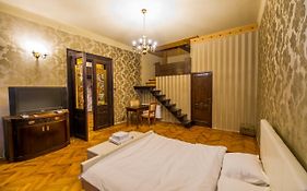 Aristocrat Vintage Apartment